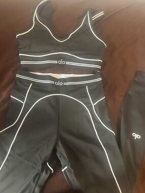 ALO Yoga Black Activewear Set with White Trim